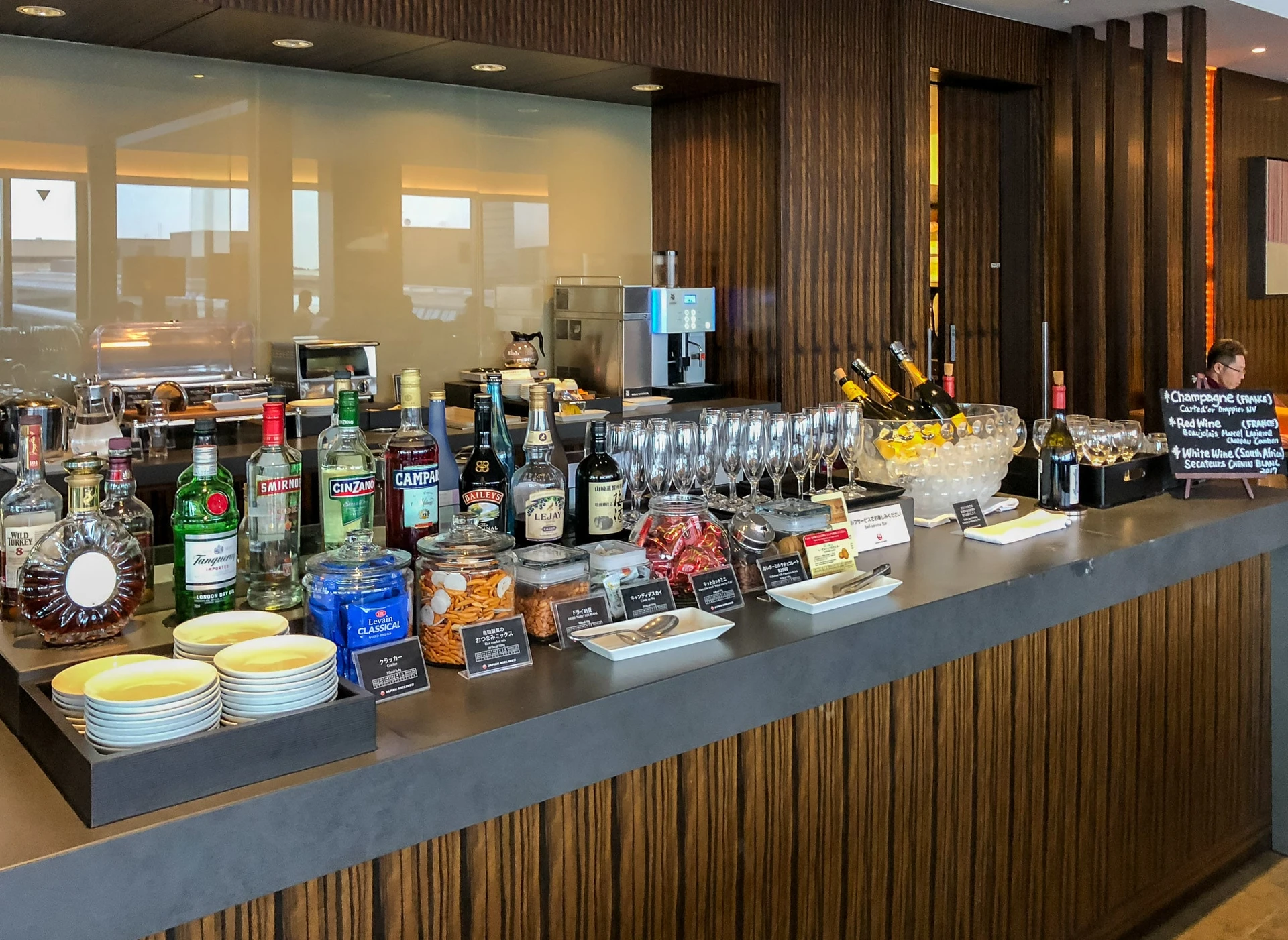 Drinks in the Japan Airlines First Class Lounge at Tokyo Narita Airport
