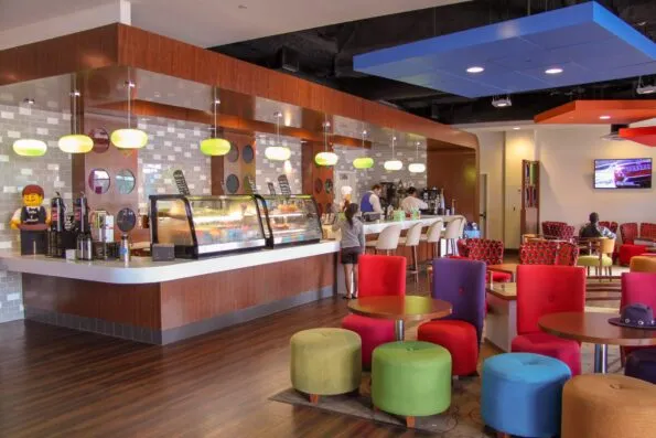 Minis Lounge at LEGOLAND Hotel serves wine, beer, coffee and food.