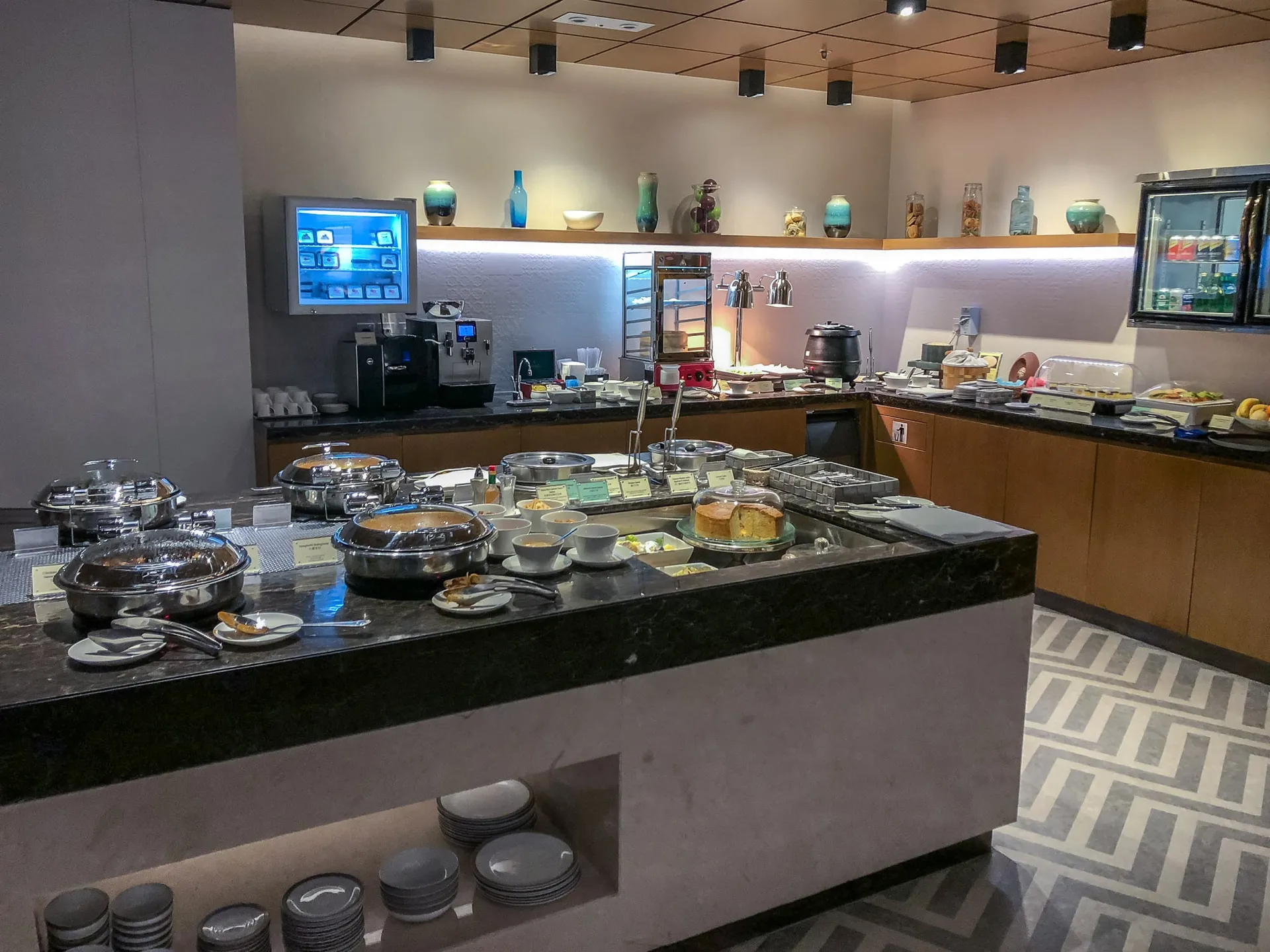 Singapore Airlines SilverKris First Class Lounge at Hong Kong Airport