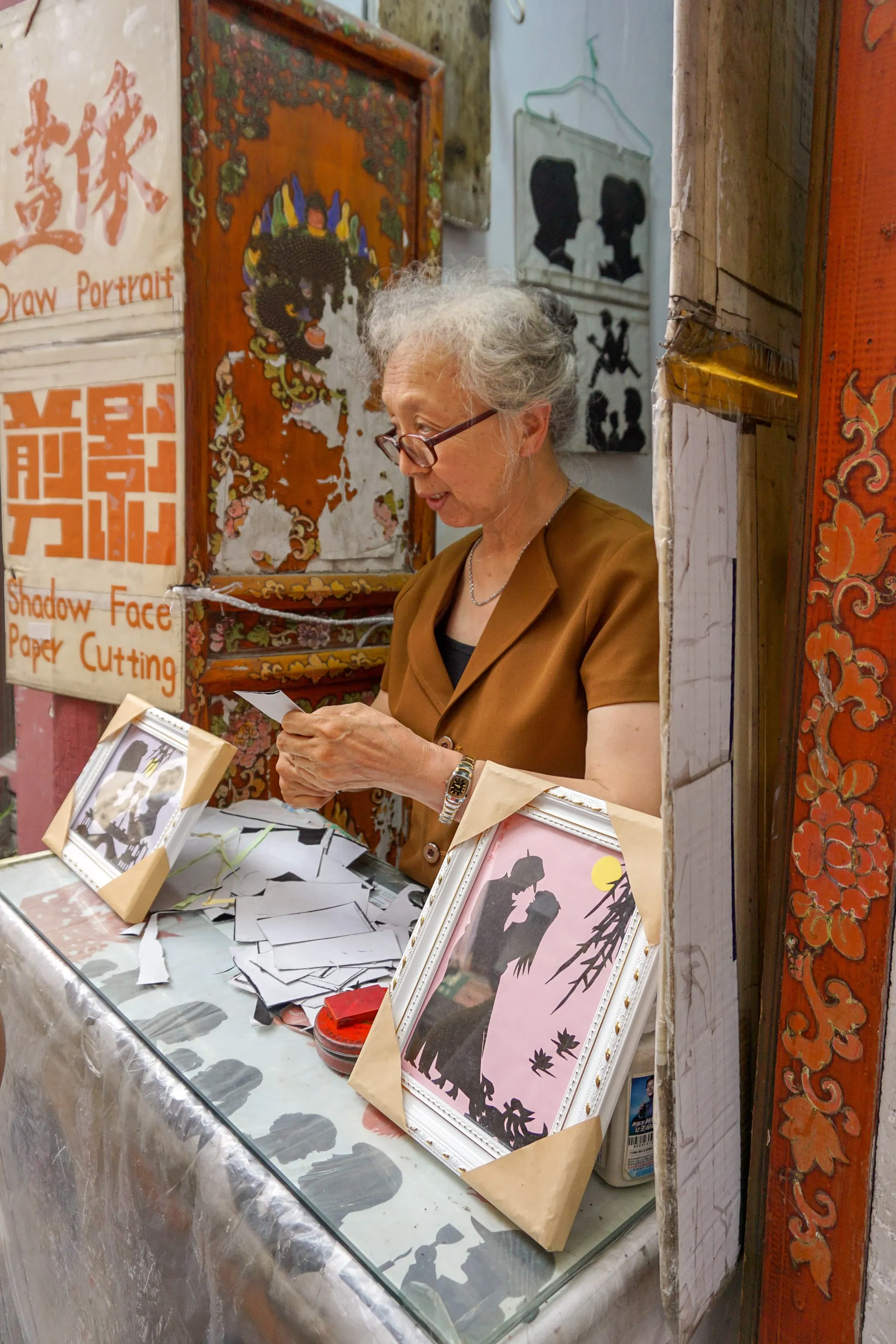 A paper artist at Zhujiajiao water town near Shanghai