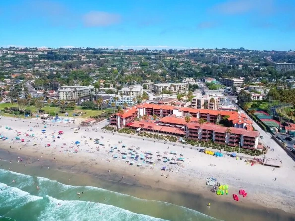 Aerial view of beachfront La Jolla Shores Hotel, a San Diego family hotel