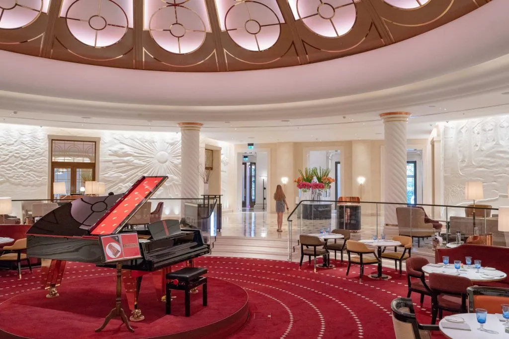 Rotunda Lounge at Four Seasons Ten Trinity