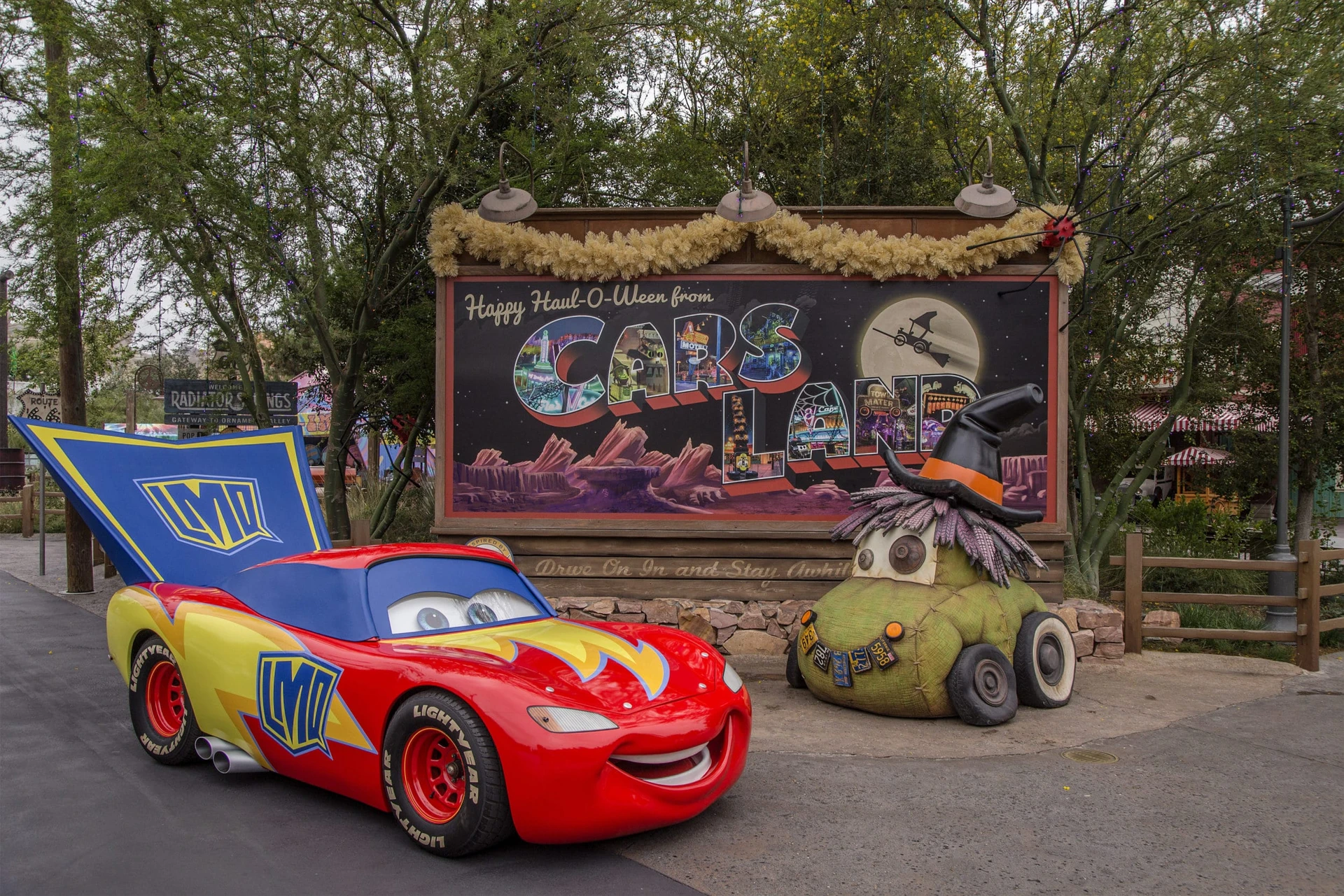 Disneyland Halloween: Cars Land