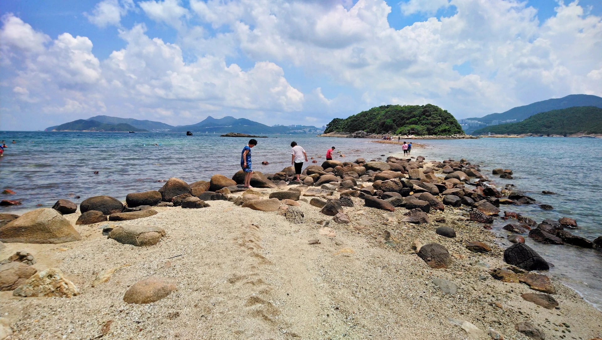 Sharp Island Hong Kong Geopark with kids