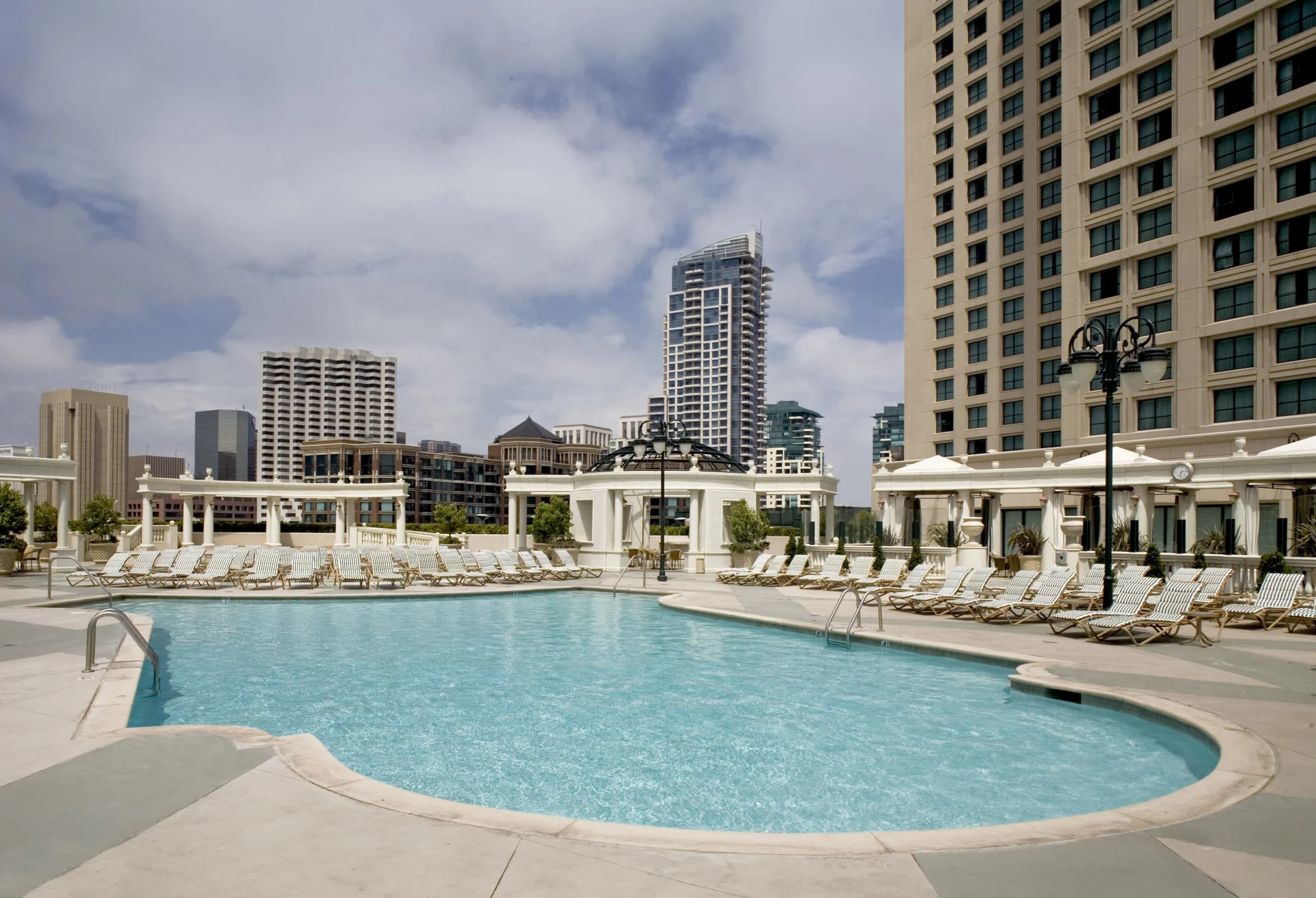Manchester Grand Hyatt San Diego swimming pool