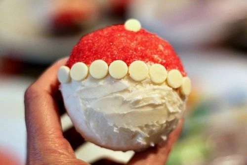 white chocolate chips line the sprinkles hat