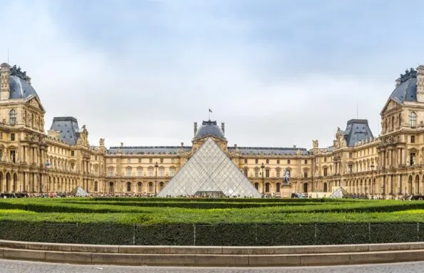 Things to do in Paris: Visit the Louvre museum