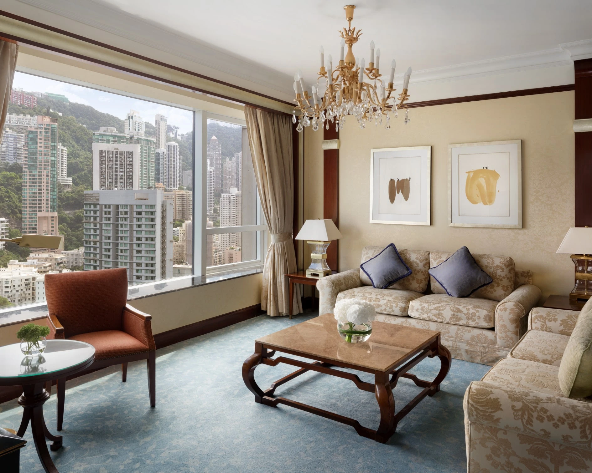 Island Shangri-La Hong Kong Executive Suite King living room