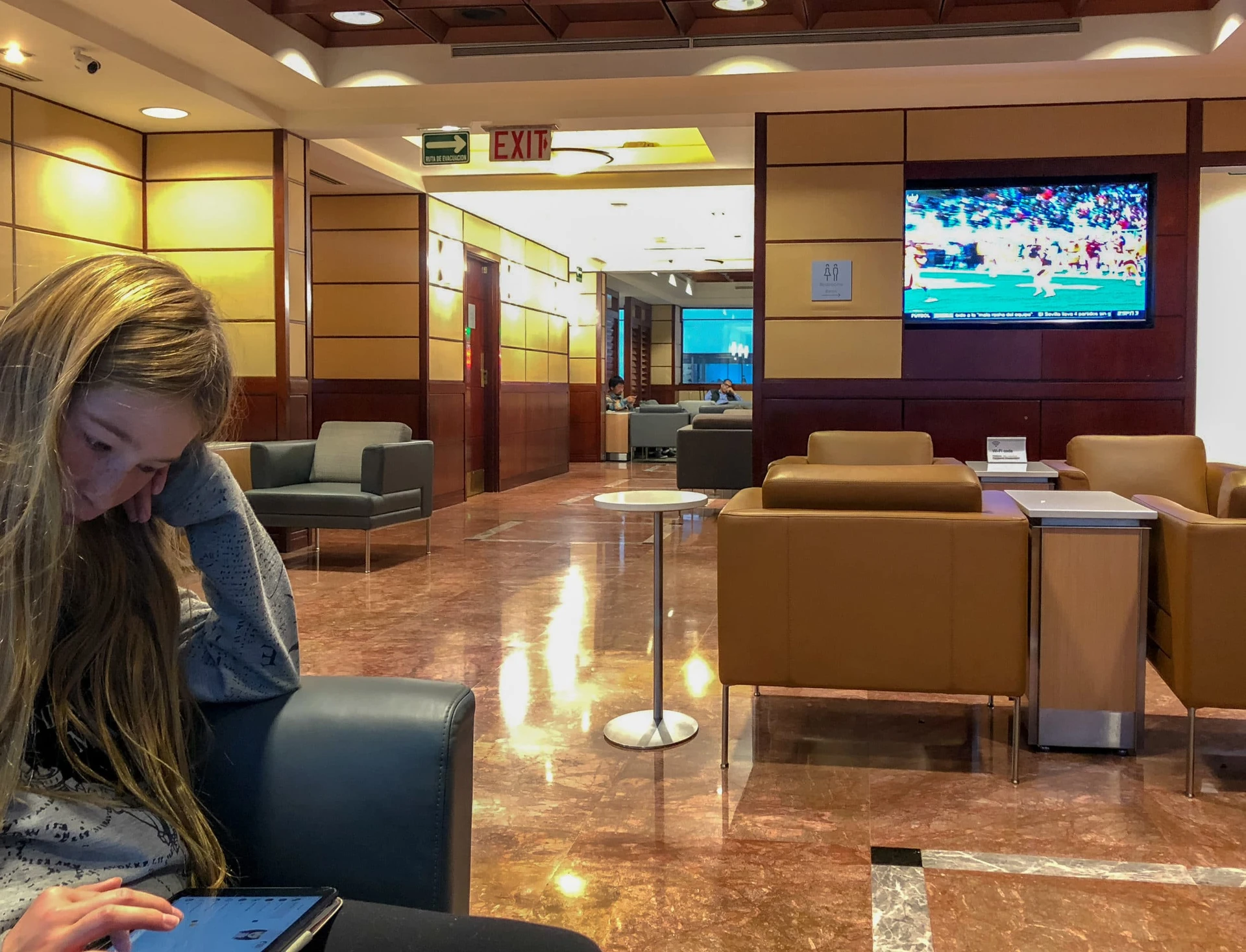 Mexico City airport lounges: American Airlines Admirals Club