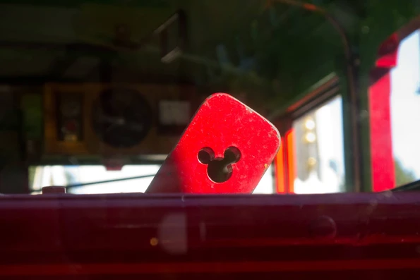 hidden-mickeys-disneyland