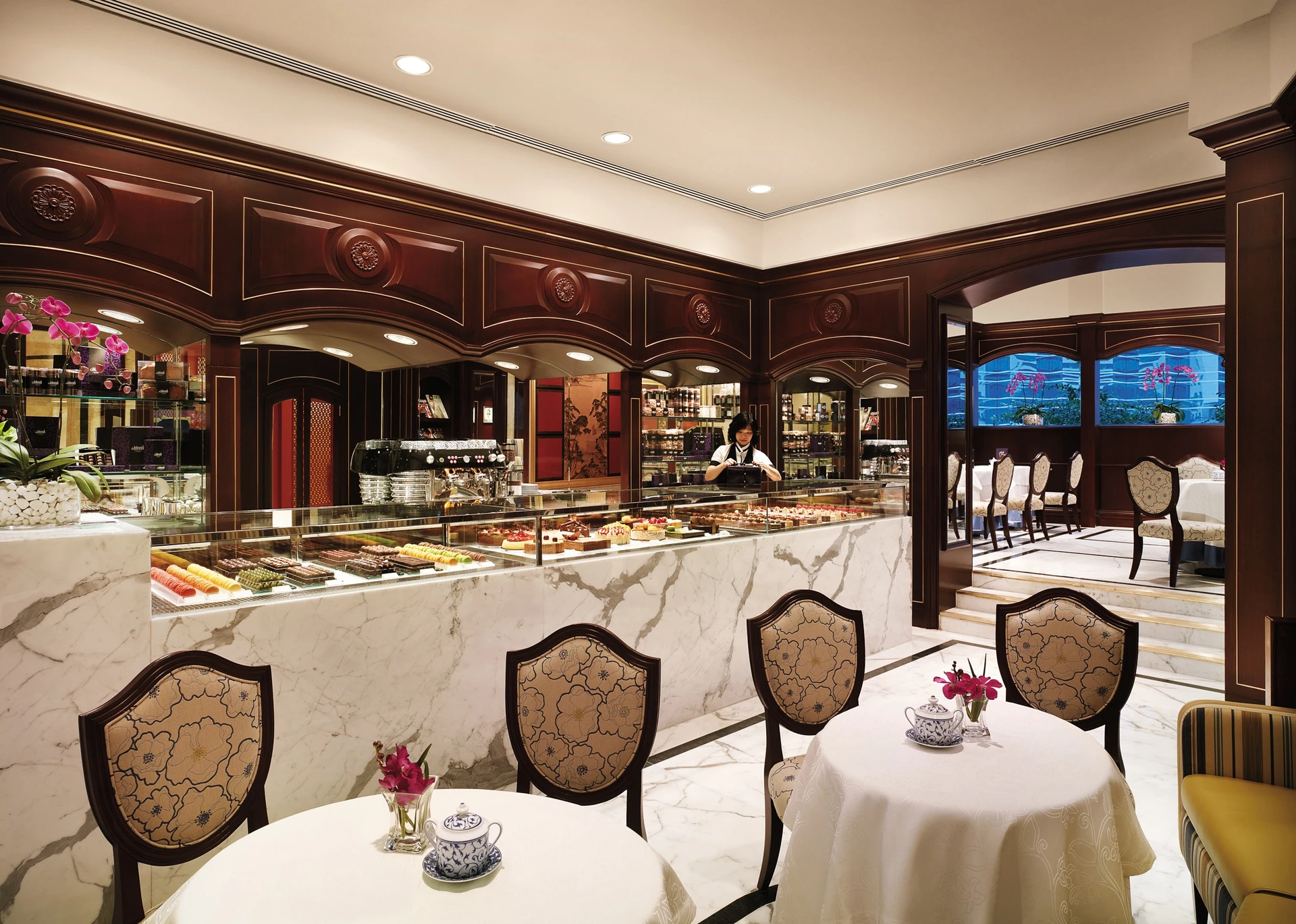 Island Shangri-La Hong Kong's Island Gourmet cake shop