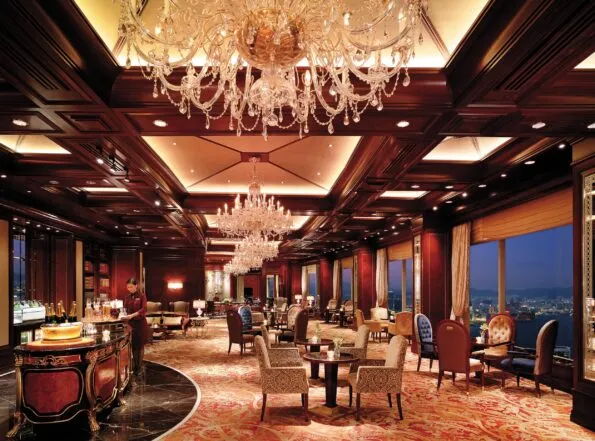Horizon Club at Island Shangri-La Hong Kong luxury hotel
