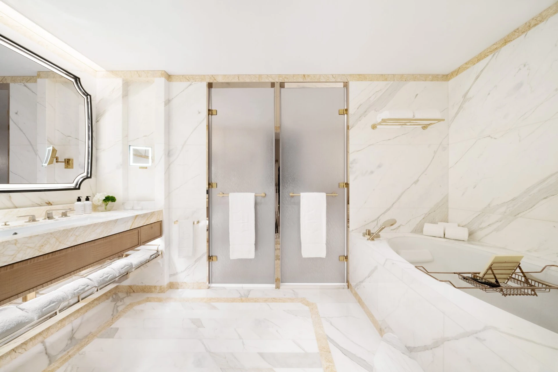 Premier Harbour View Suite - Bathroom