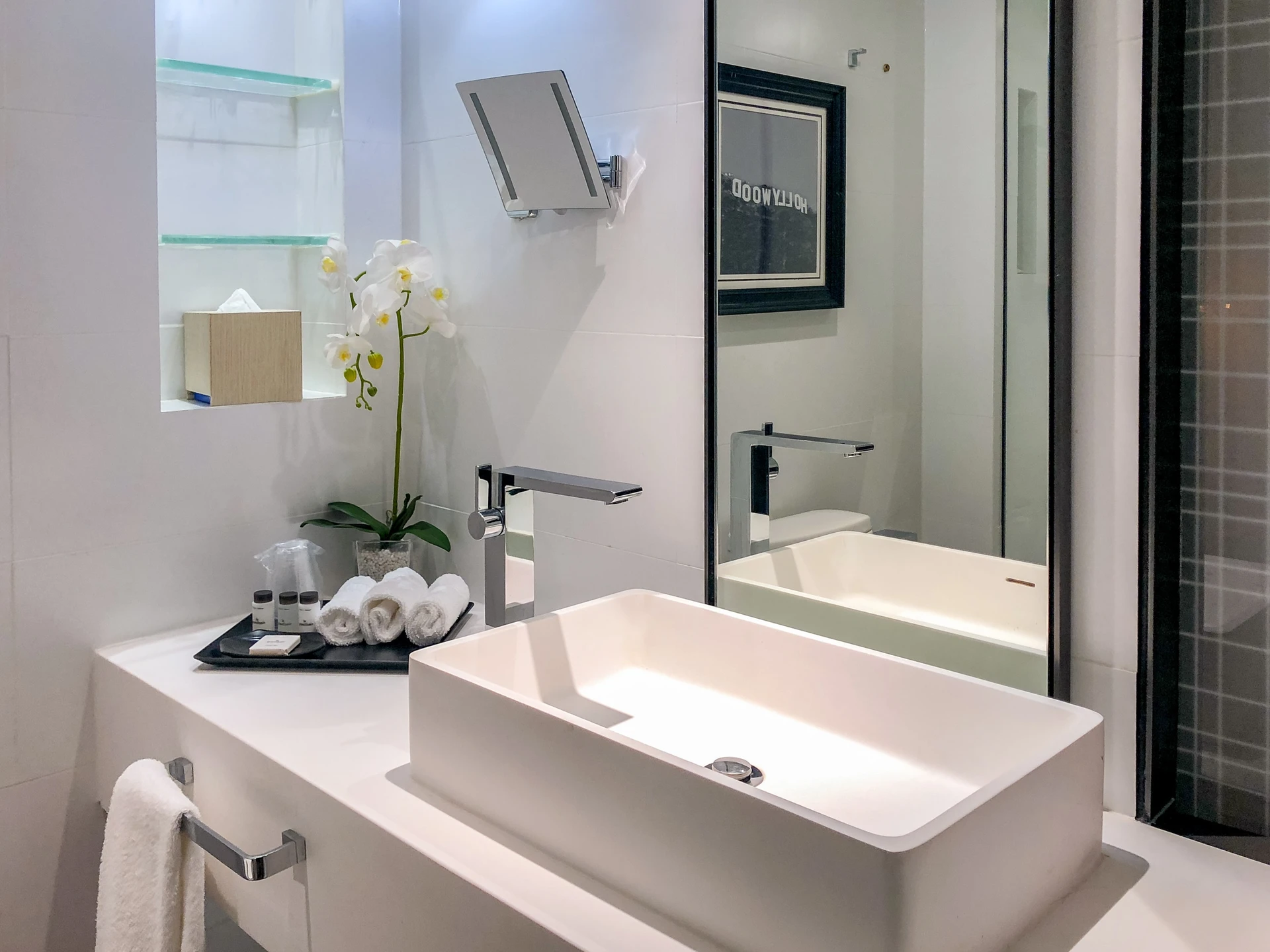 Sheraton Universal Hotel bathroom