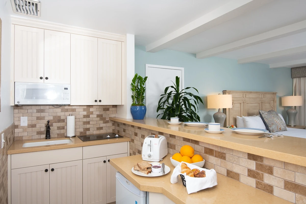 La Jolla Shores coastal view king with kitchenette