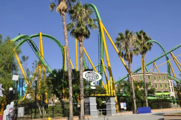 Six Flags Magic Mountain Rides: Riddlers Revenge