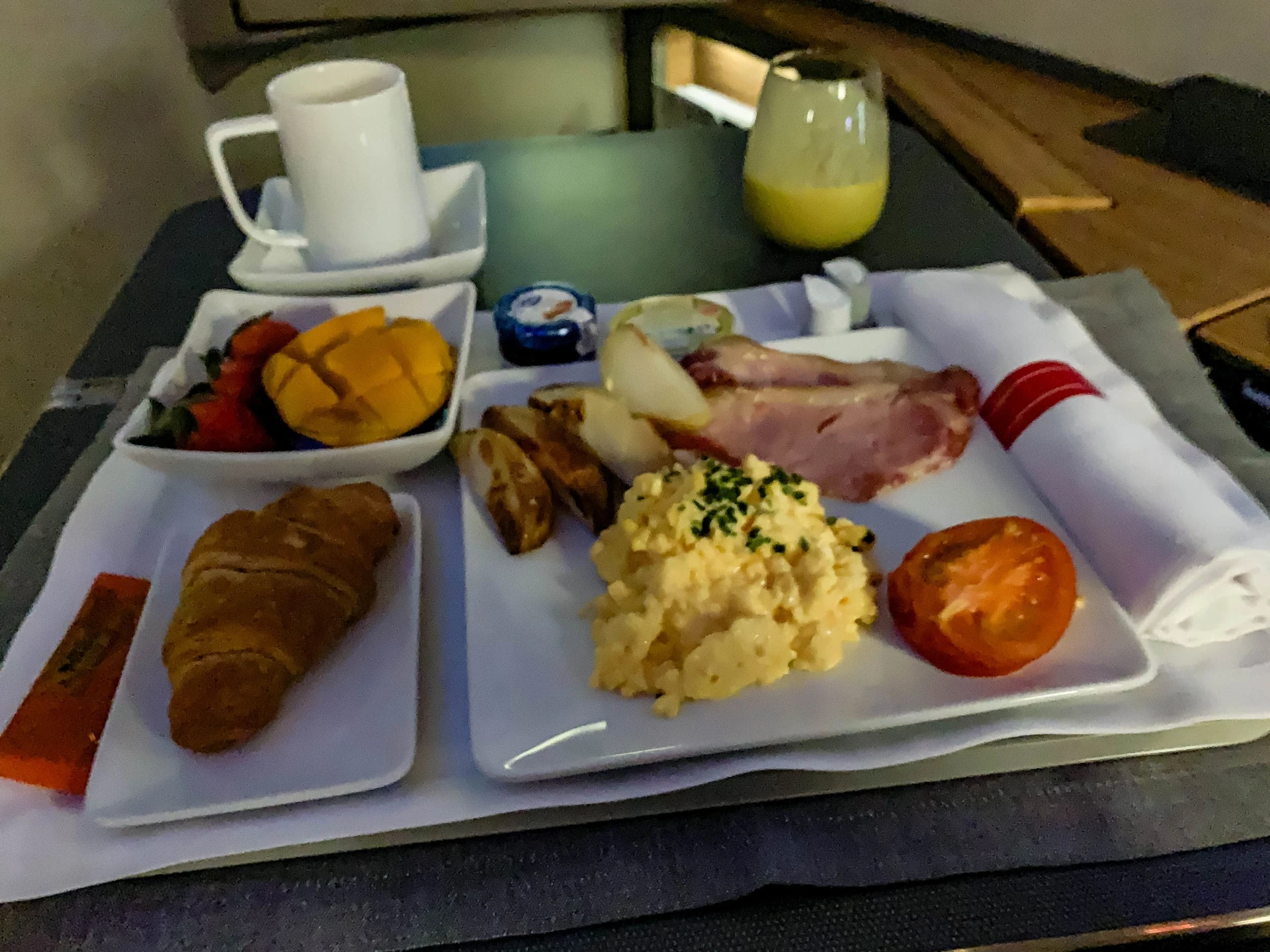 Western breakfast on American Airlines first class from HKG-LAX