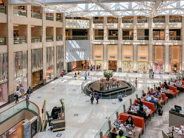 Hong Kong Shopping: The Landmark Atrium mall