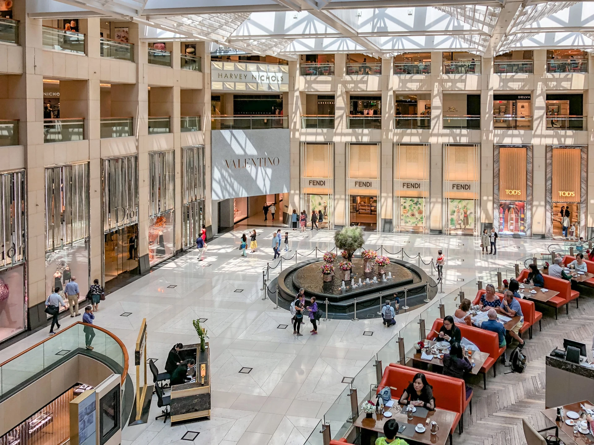Hong Kong Shopping: The Landmark Atrium mall