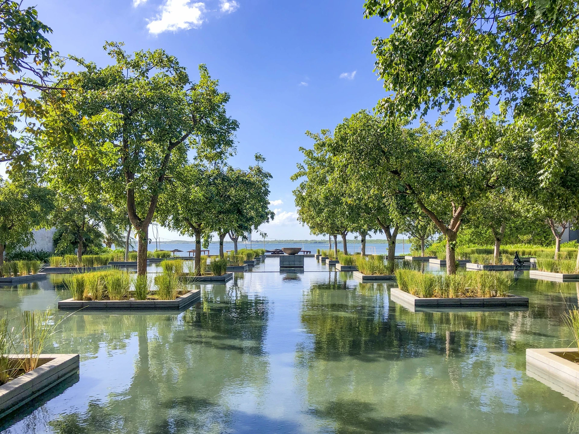 The large water feature in front of the lobby.