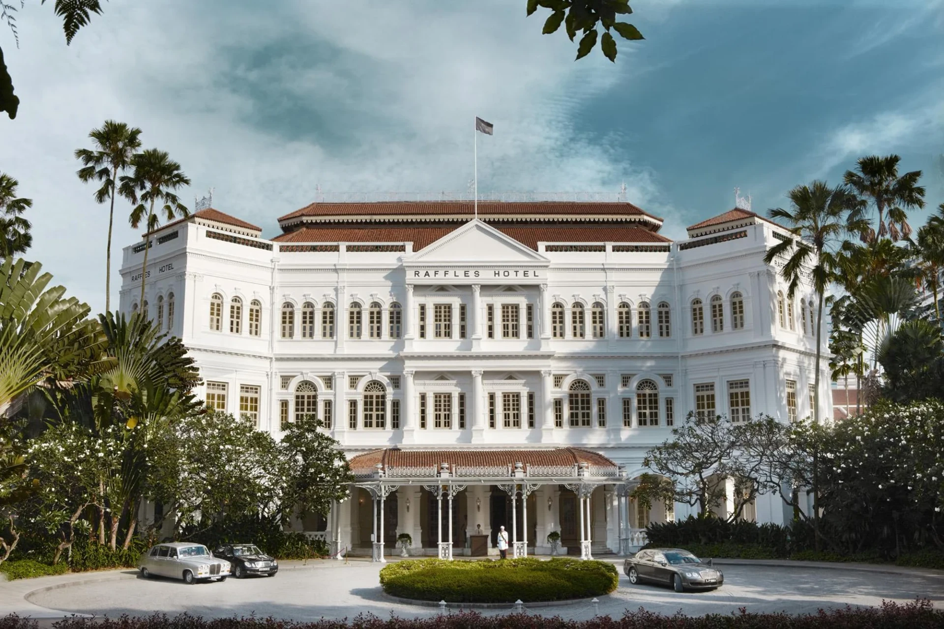 Colonial exterior of the famous Raffles Singapore Hotel