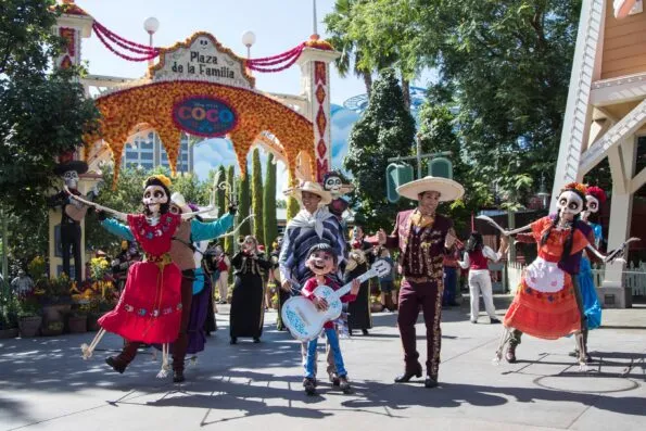Singing host Mateo, the Grammy Award-winning Mariachi Divas and authentic folklorico dancers.