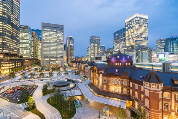 The famous brick exterior of Tokyo Station at dusk.