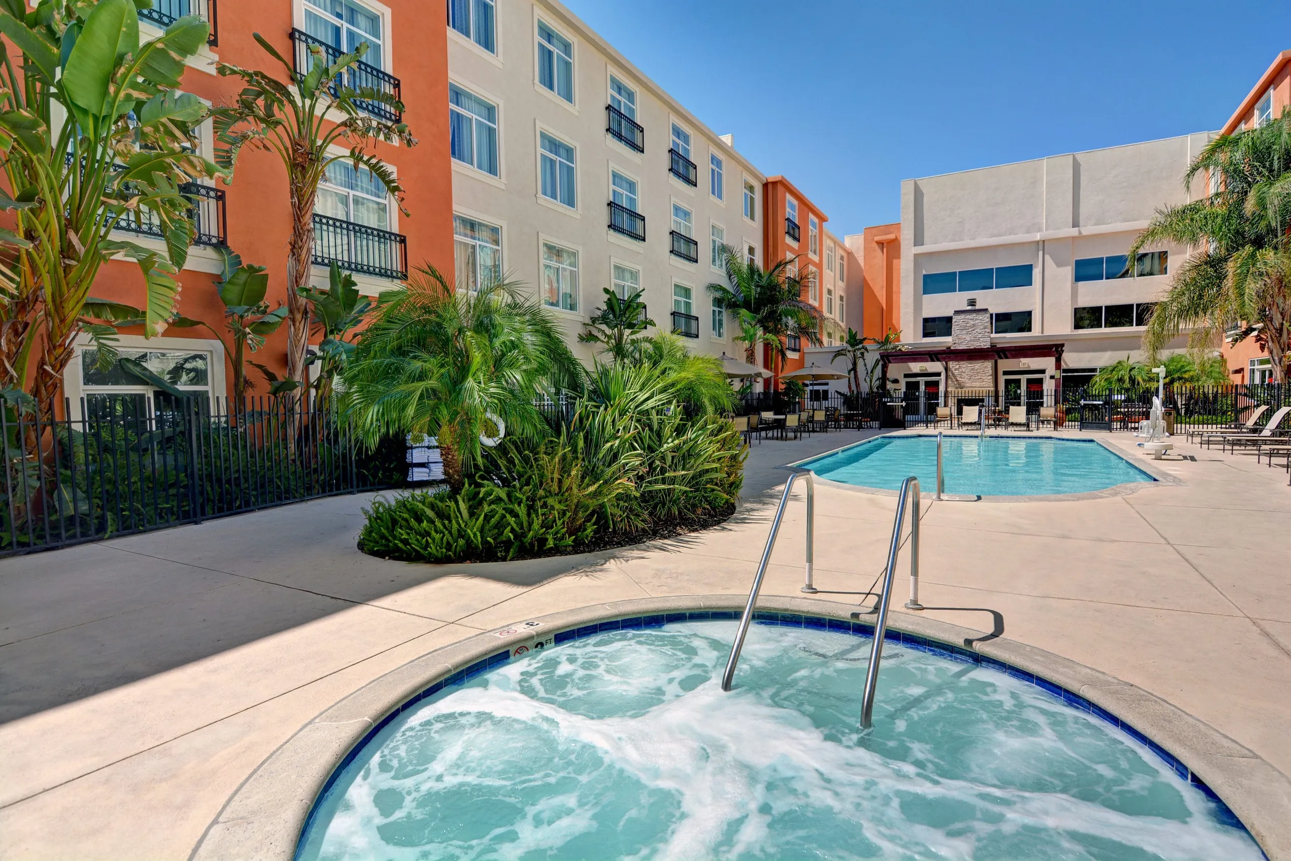 The Embassy Suites by Hilton Valencia pool and whirlpool on a sunny day.