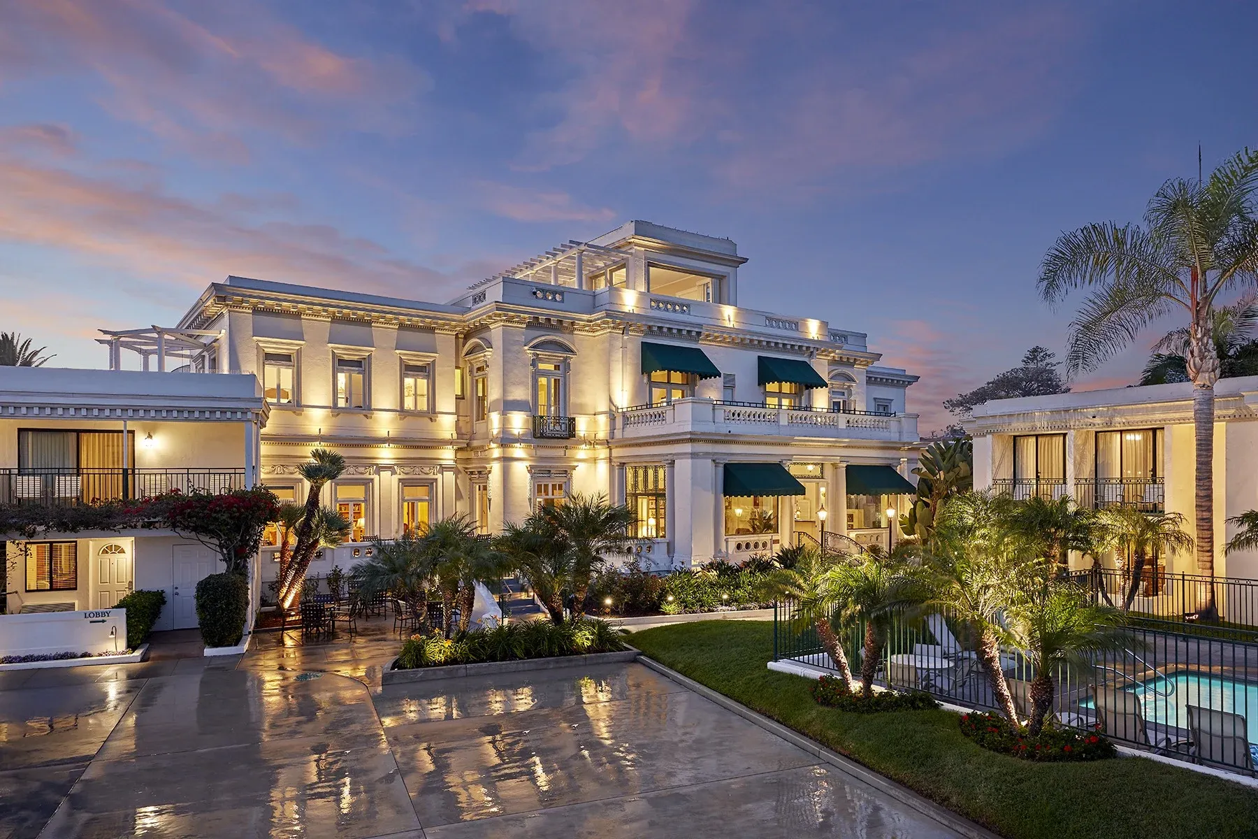 The exterior of Glorietta Bay Inn, a Coronado hotel, at dusk.