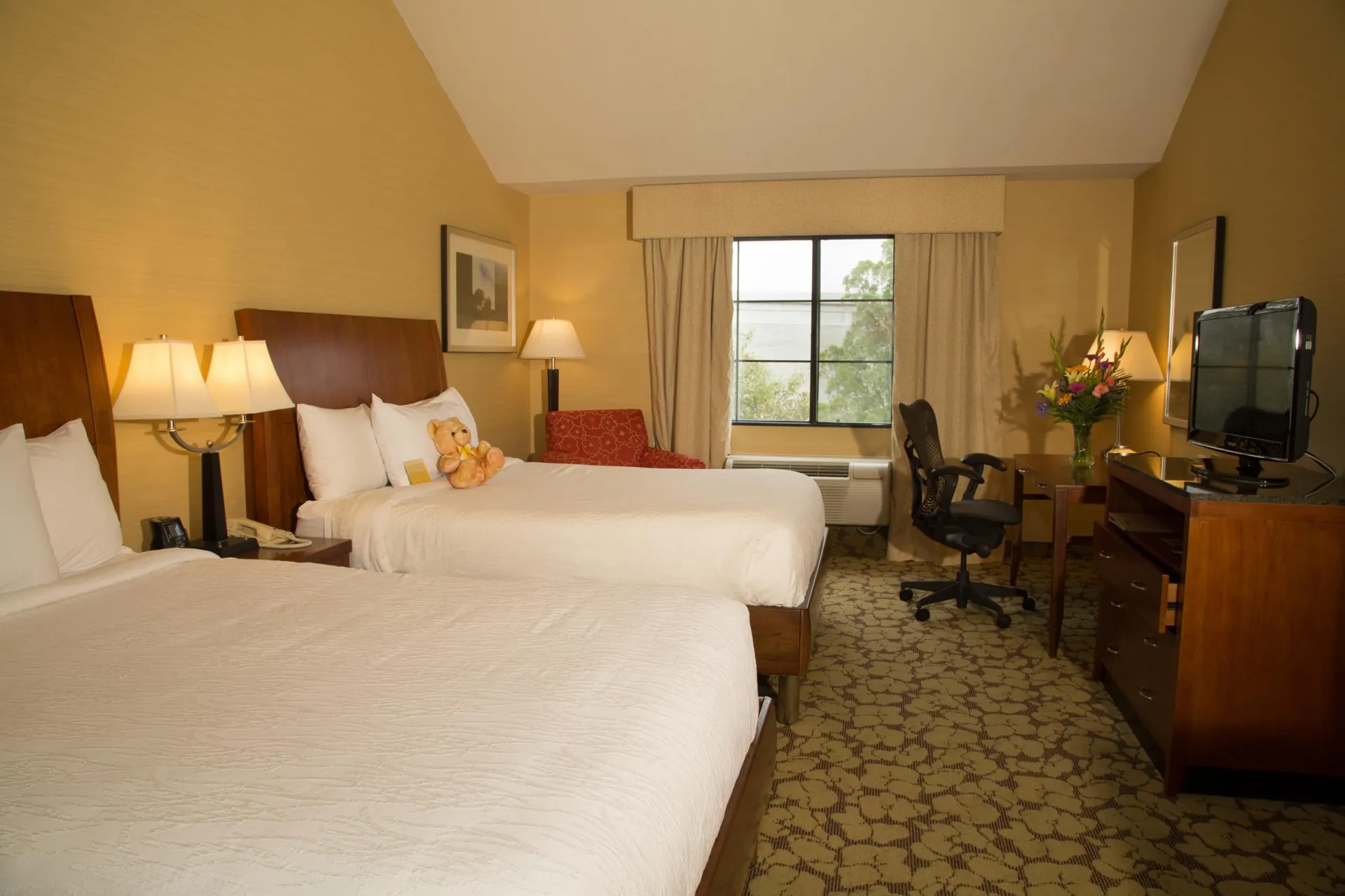 A double room interior in neutral colors at Hilton Garden Inn Valencia, one of our top picks for Six Flags Magic Mountain hotels.