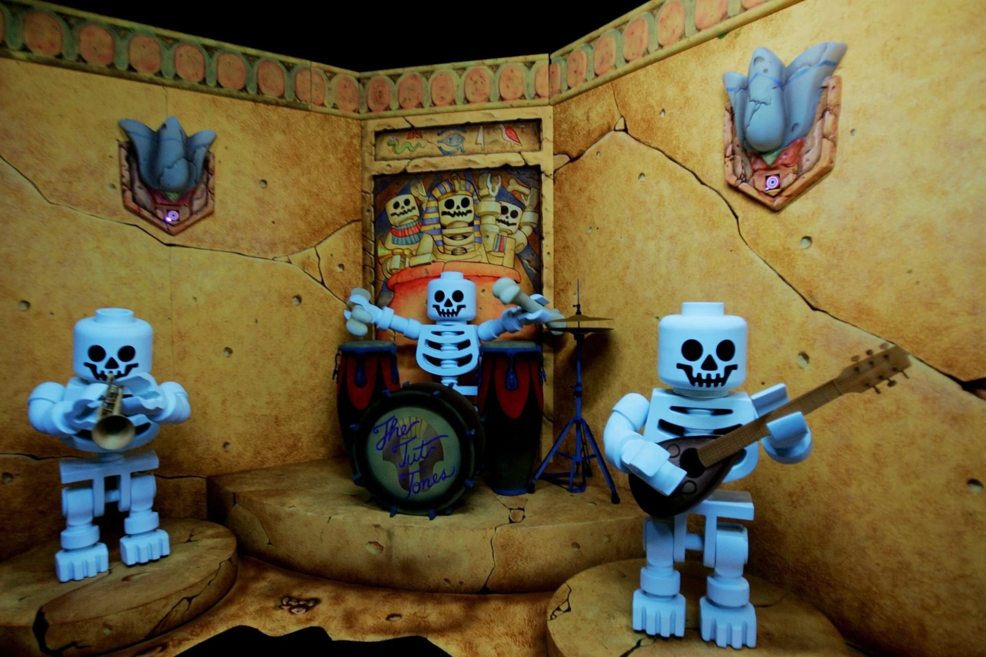 A Minifigure rock band on the Lost Kingdom Adventure ride.