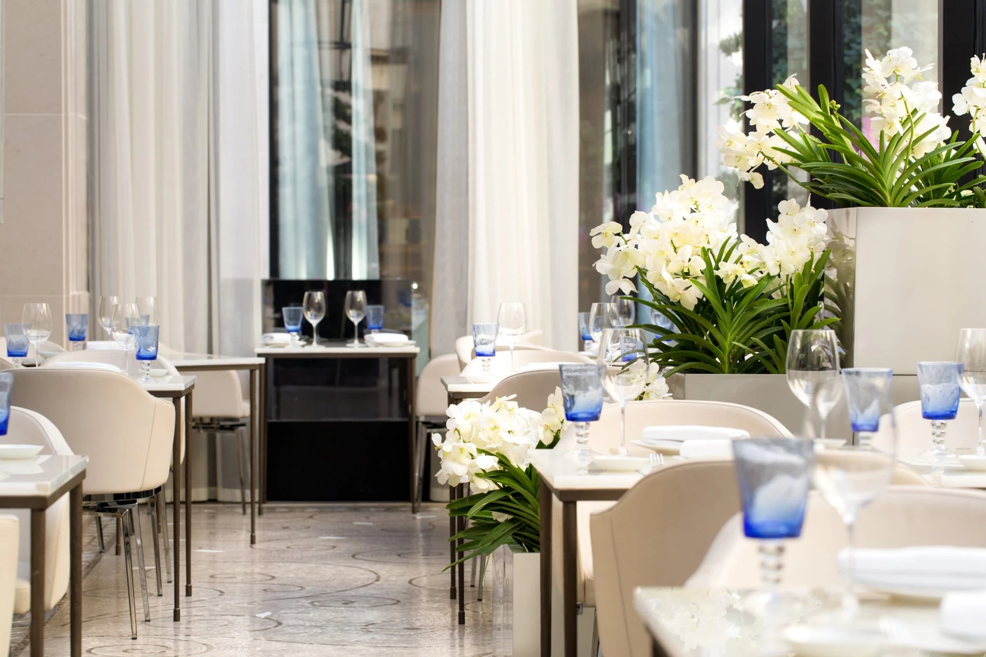 The white dining room at Le George restaurant inside Four Seasons Paris.