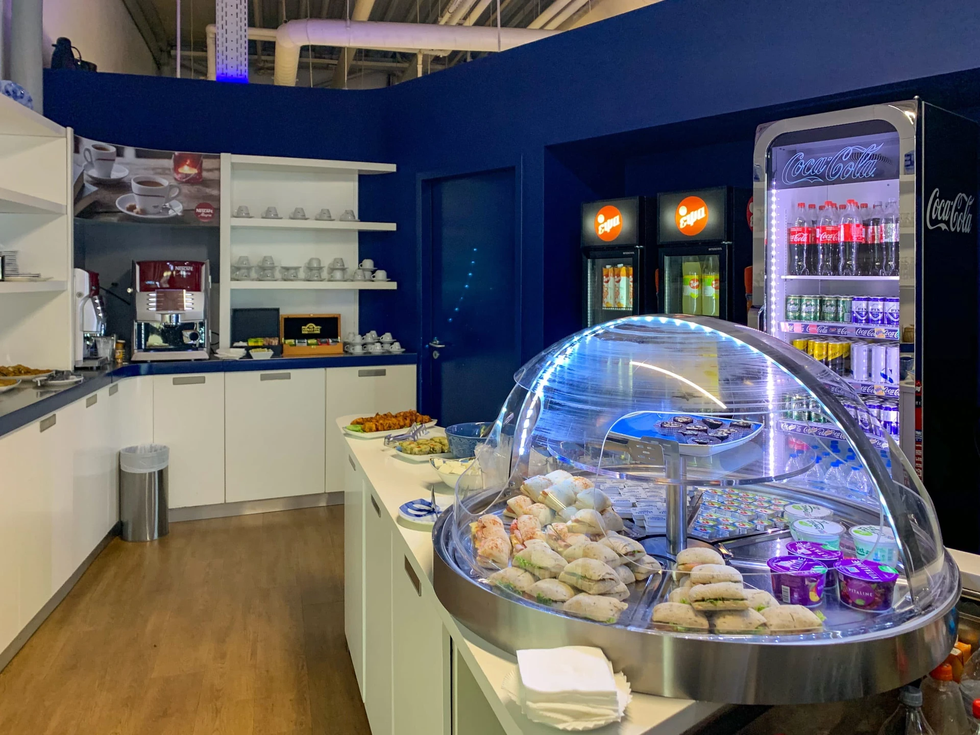 The serve yourself food and drink options in the Athens Swissport lounge.