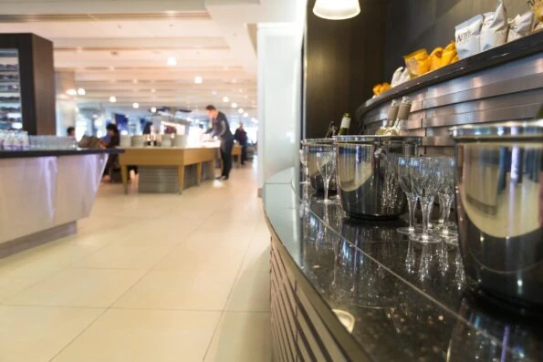 The wine area looking toward the buffets in the Galleries British Airways Heathrow lounge.
