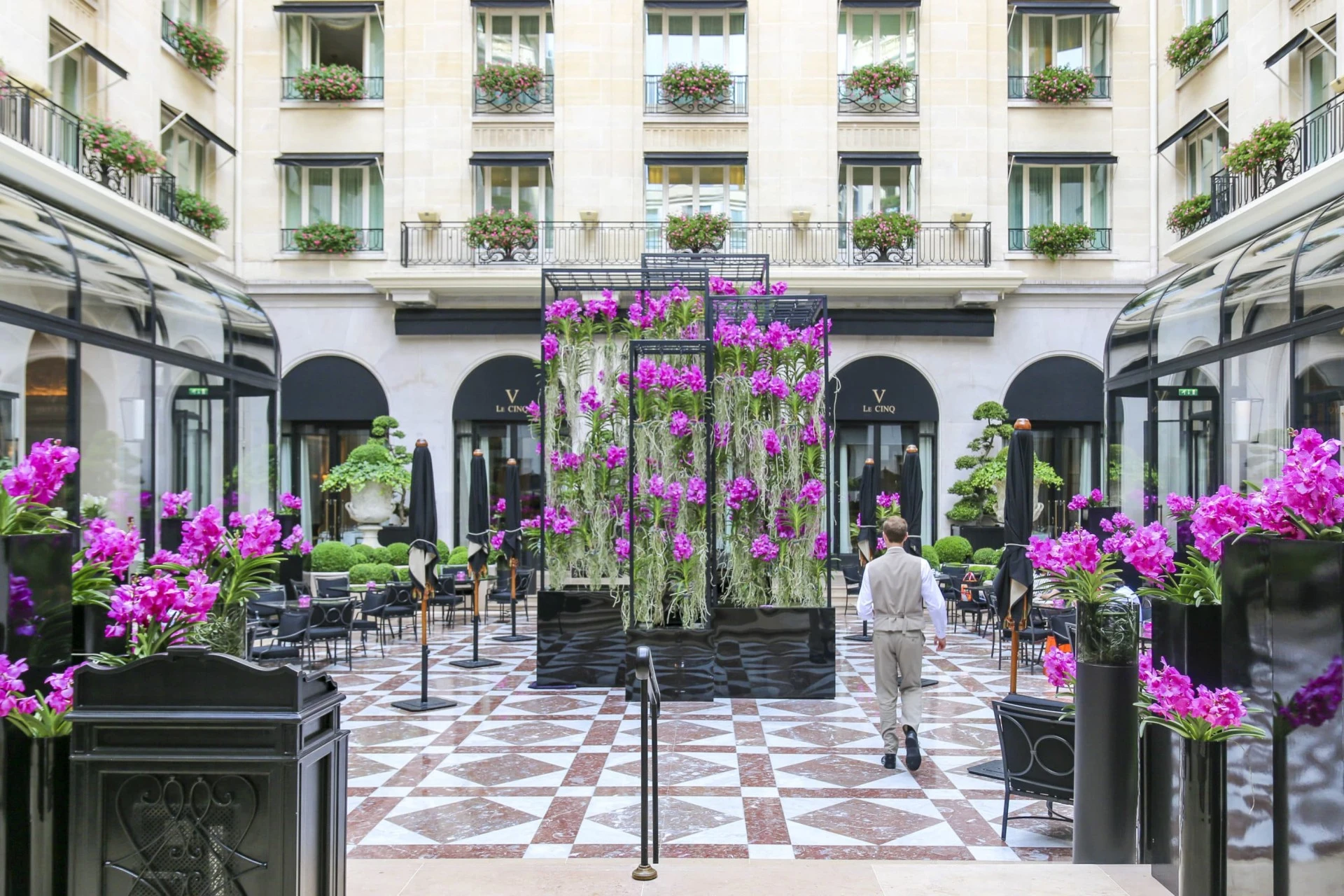 L'Orangerie restaurant at Four Seasons George V Paris