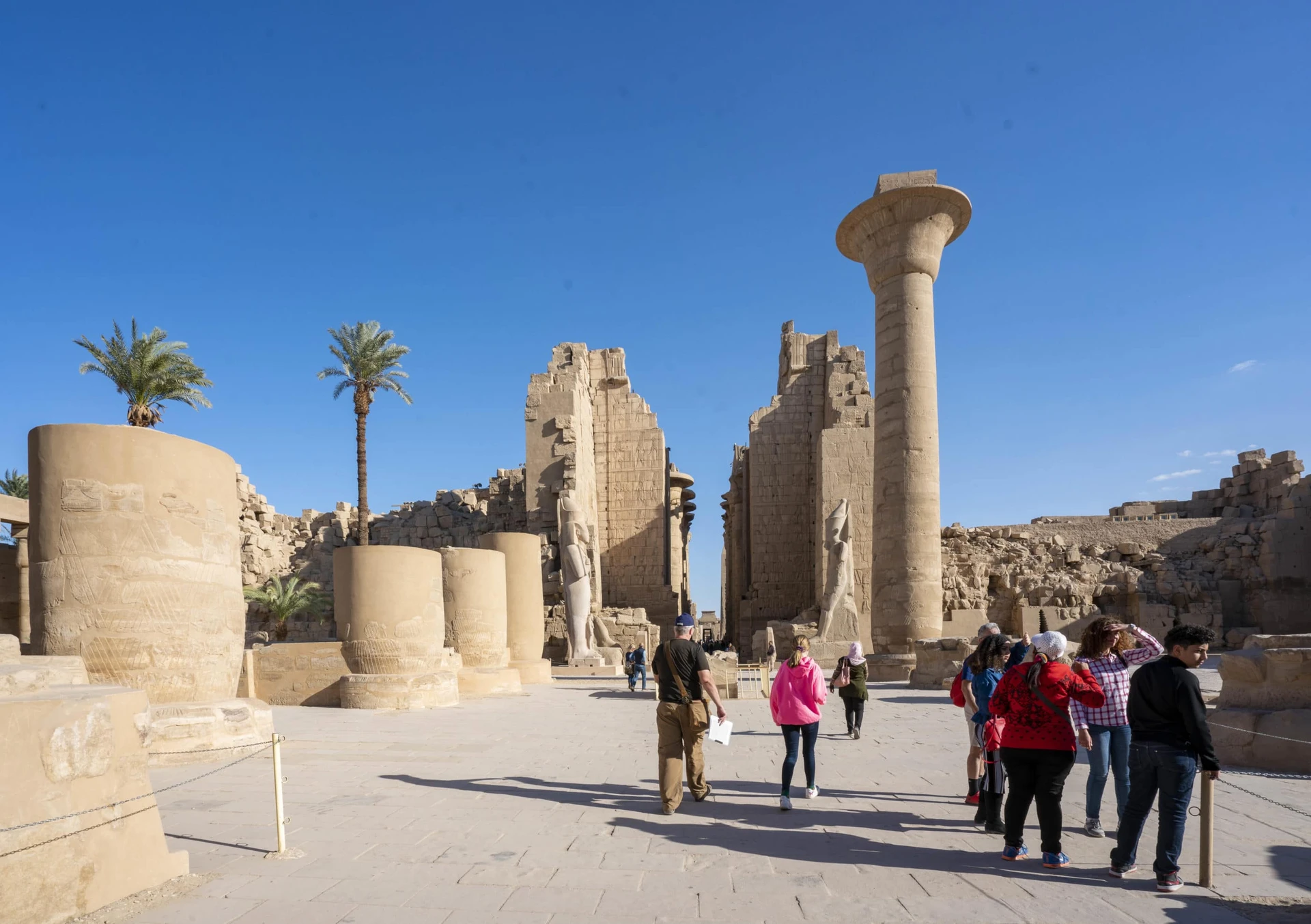 Guest walk toward toward Karnak Temple complex.