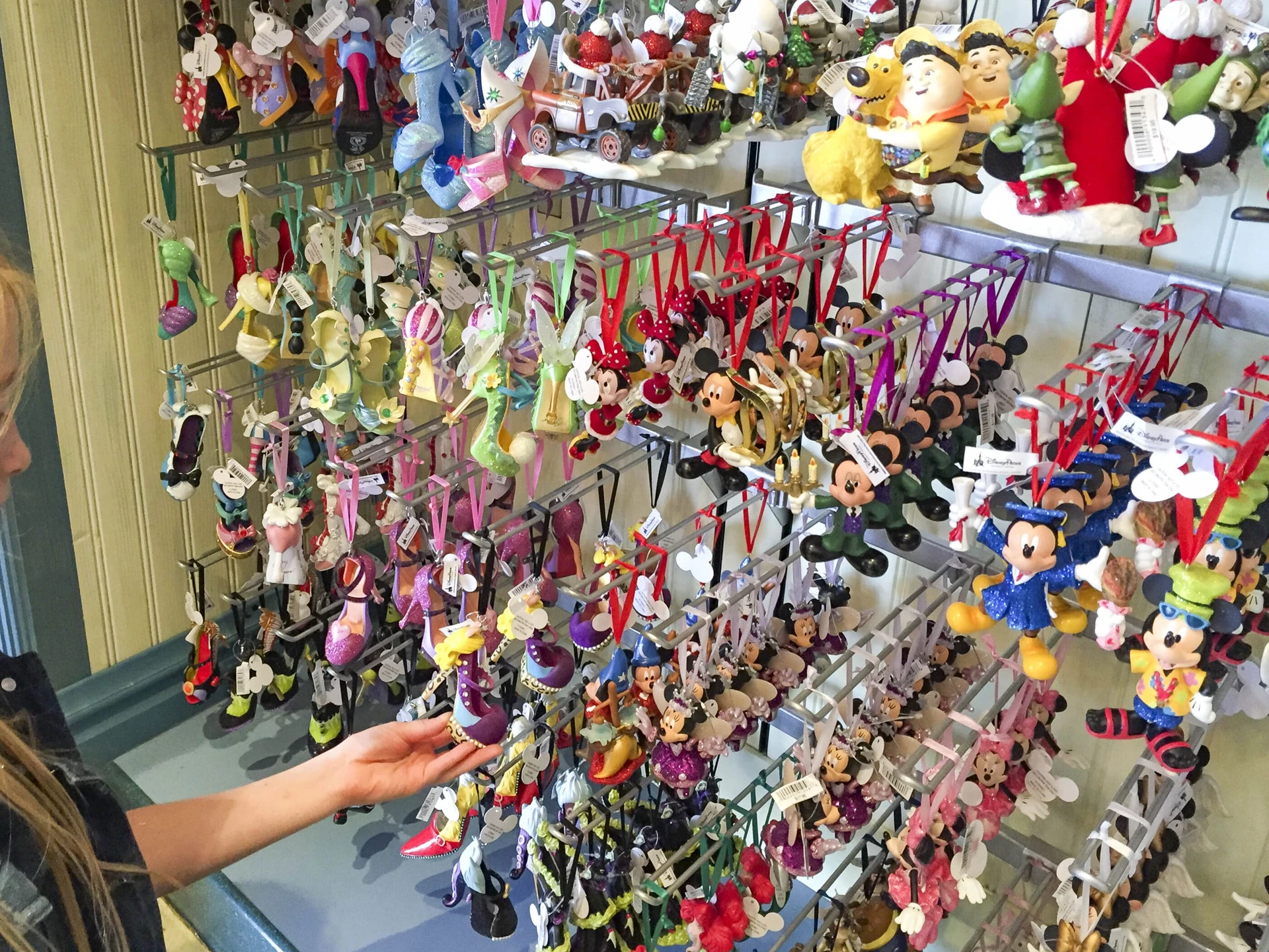 No matter your budget, you'll want to read this list of ways to save money at Disneyland on food, tickets, transportation and more.