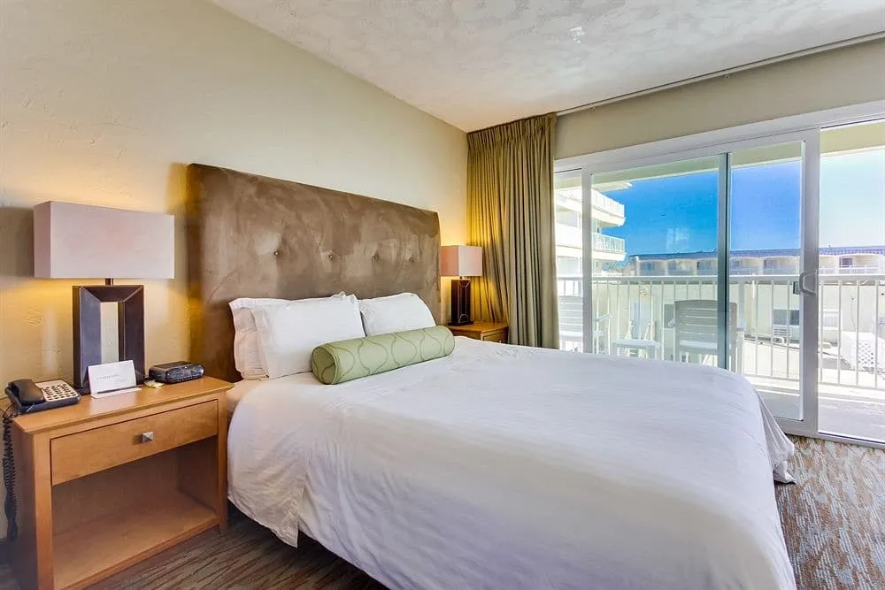 King bed in room at Surfer Beach Hotel