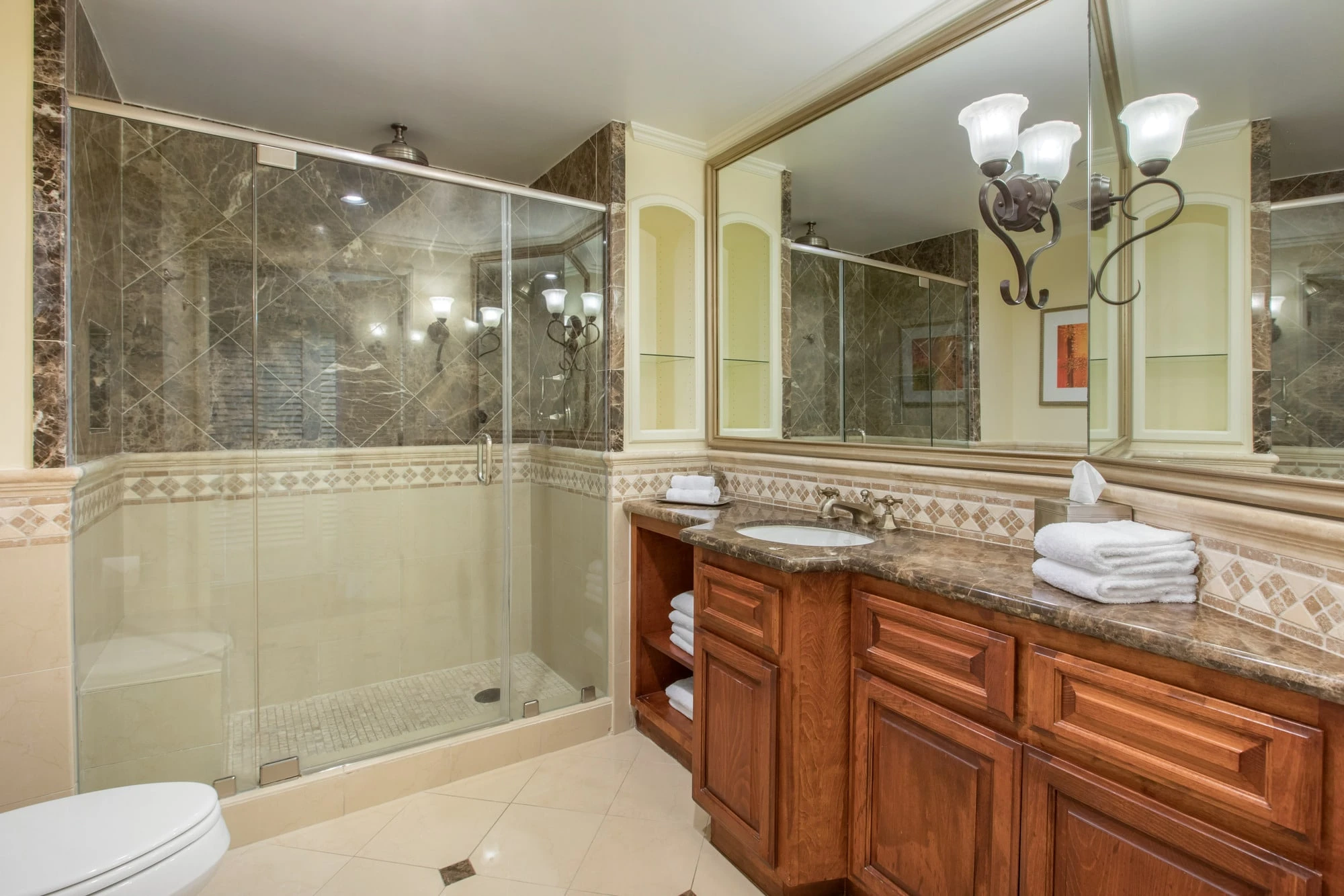 Plaza room bathroom