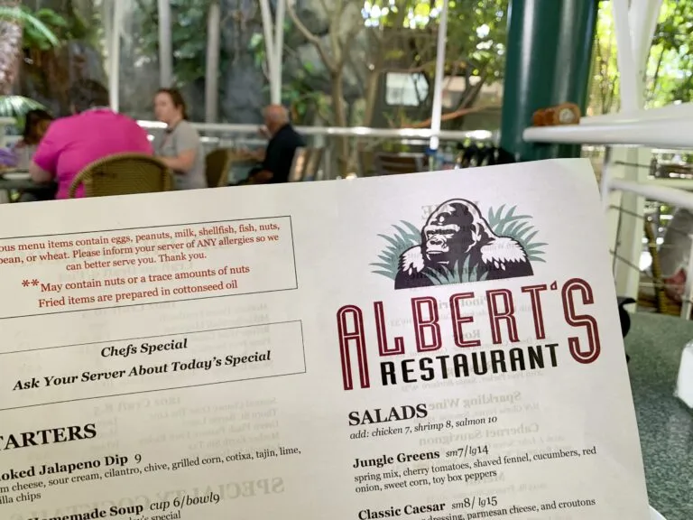 What to know about San Diego Zoo restaurants and food policies given that it's open but with limited operations (and my favorite desserts to look out for).