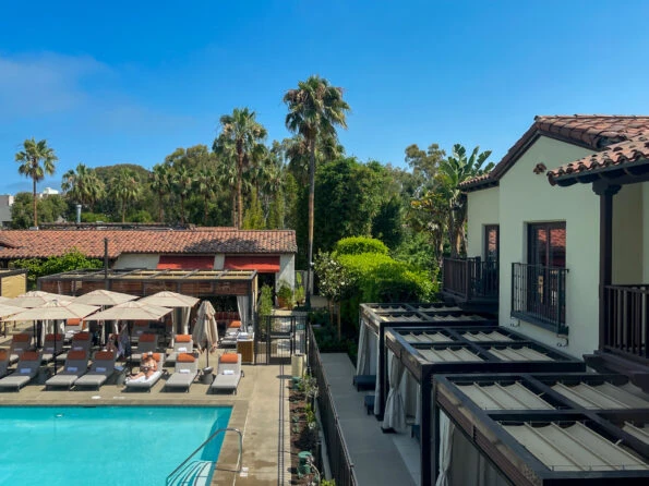Side view of the Cabana rooms to show how you get to the pool.