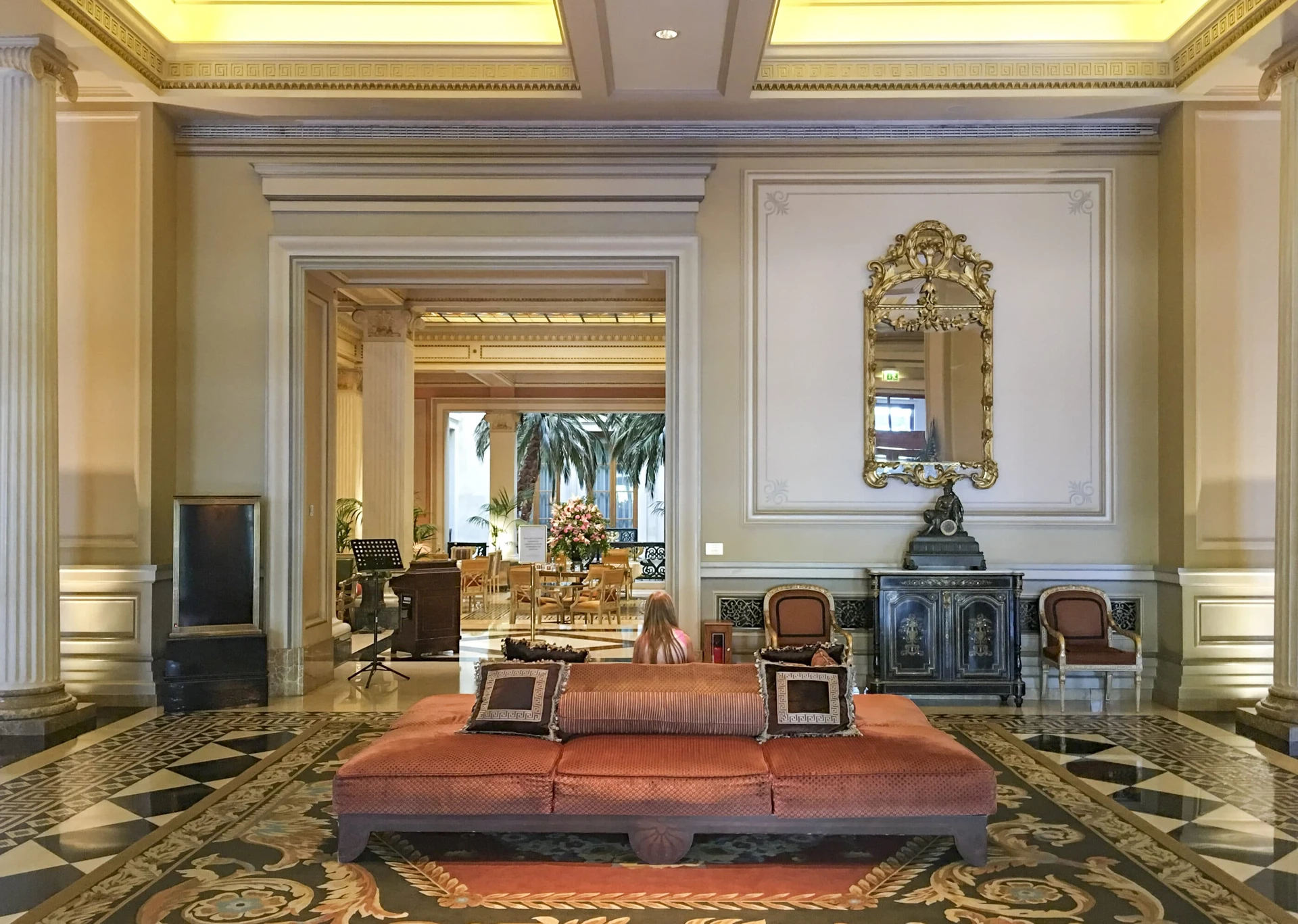 The lobby seating area in front of Winter Garden restaurant.