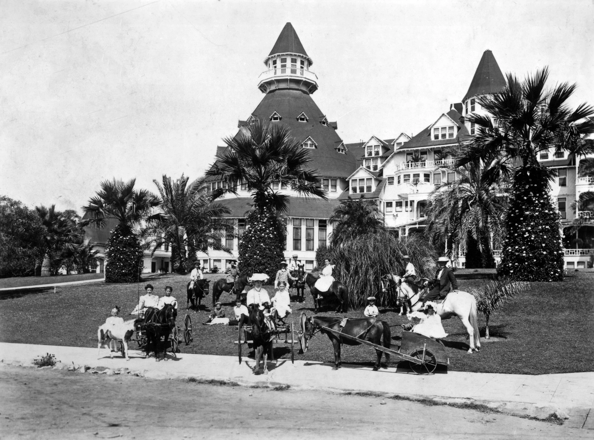 Guests in pony carts in front of Hotel del Coronado in the 1920s.