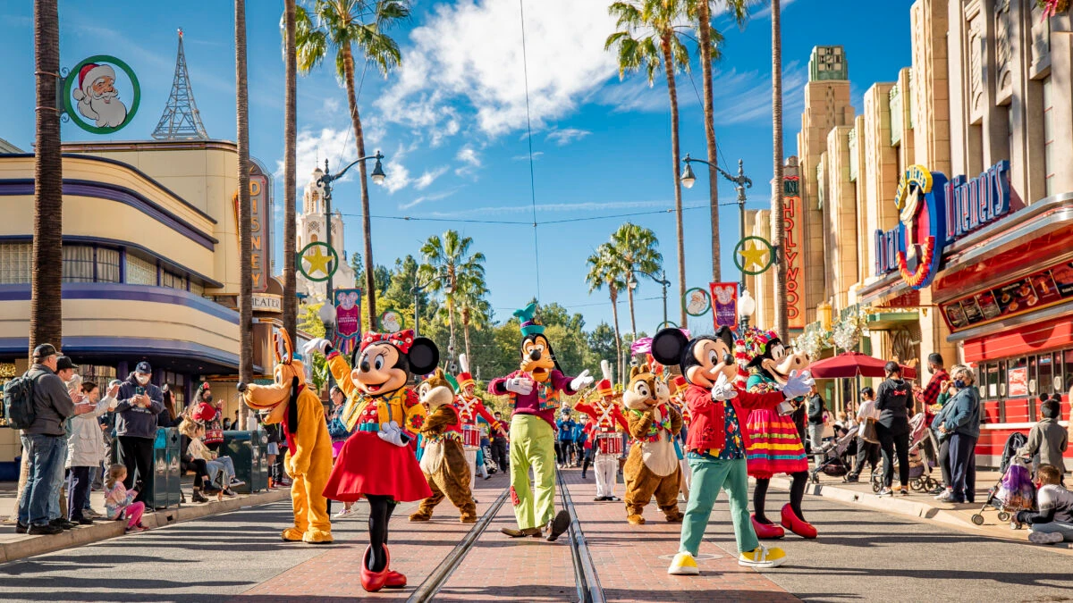 Holidays at the Disneyland Resort &ndash; &ldquo;Mickey&rsquo;s Happy Holidays&rdquo;