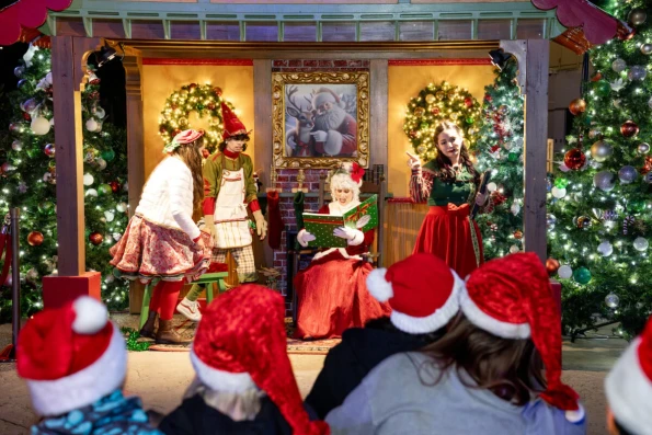 Mrs Claus and Elves Storytelling in Seaworld San Diego