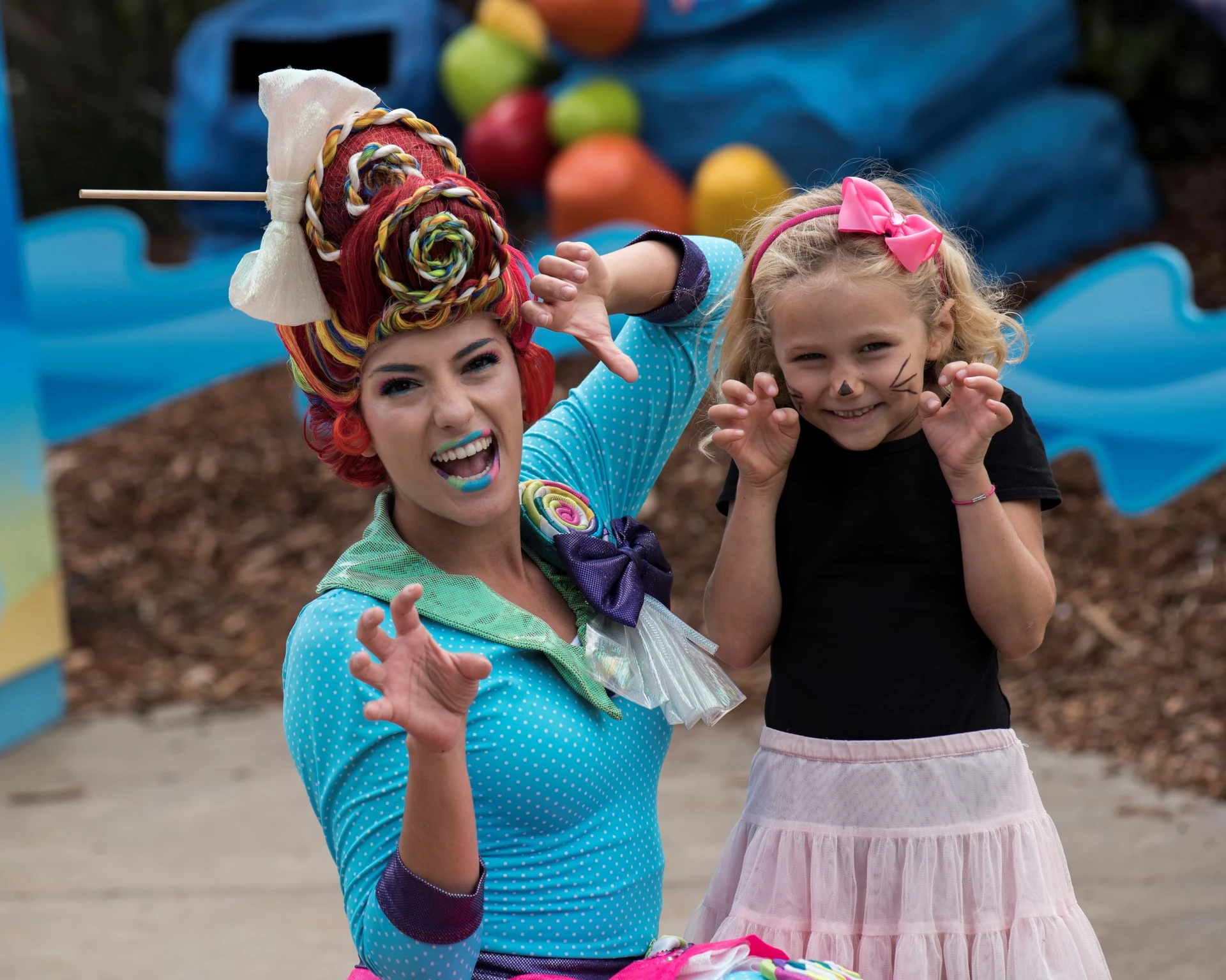 SeaWorld San Diego Halloween character and little girl pulling scary faces