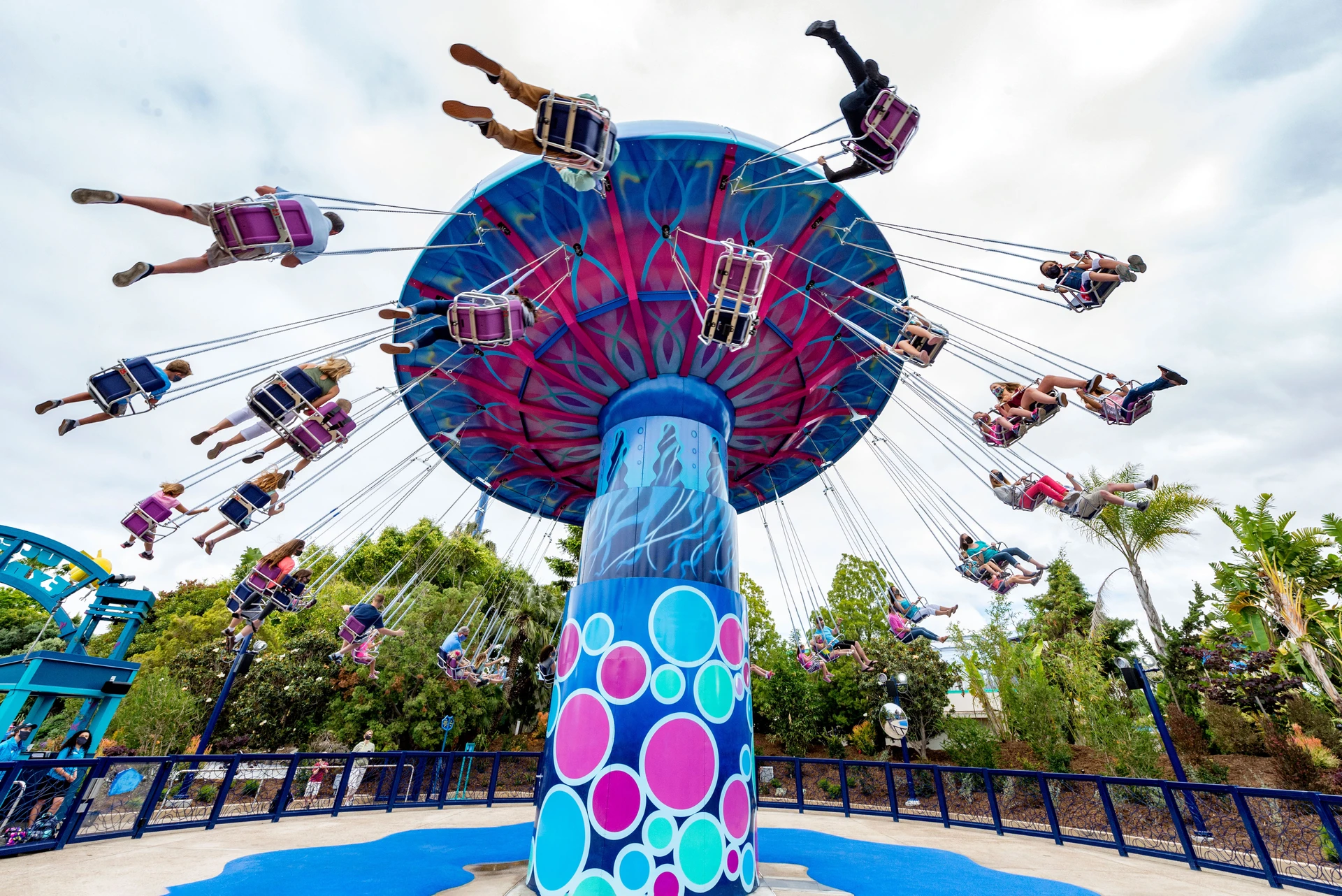 Kids spin around on the Tentacle Twirl ride.