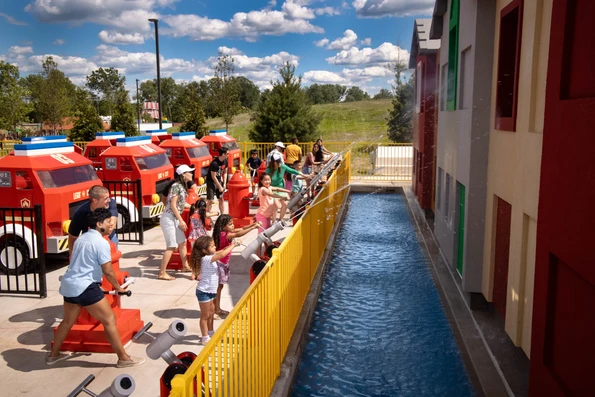 Kids shoot water canons at LEGOLAND New York.