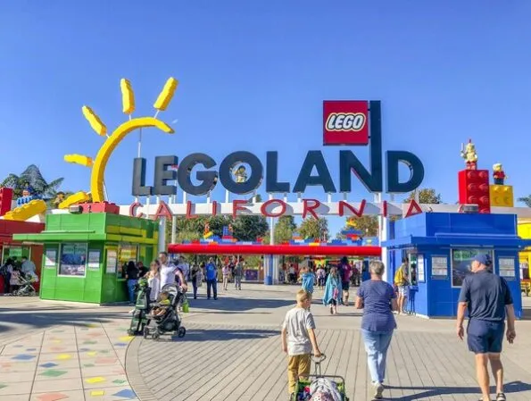 A family walks into the entrance of LEGOLAND California theme park.