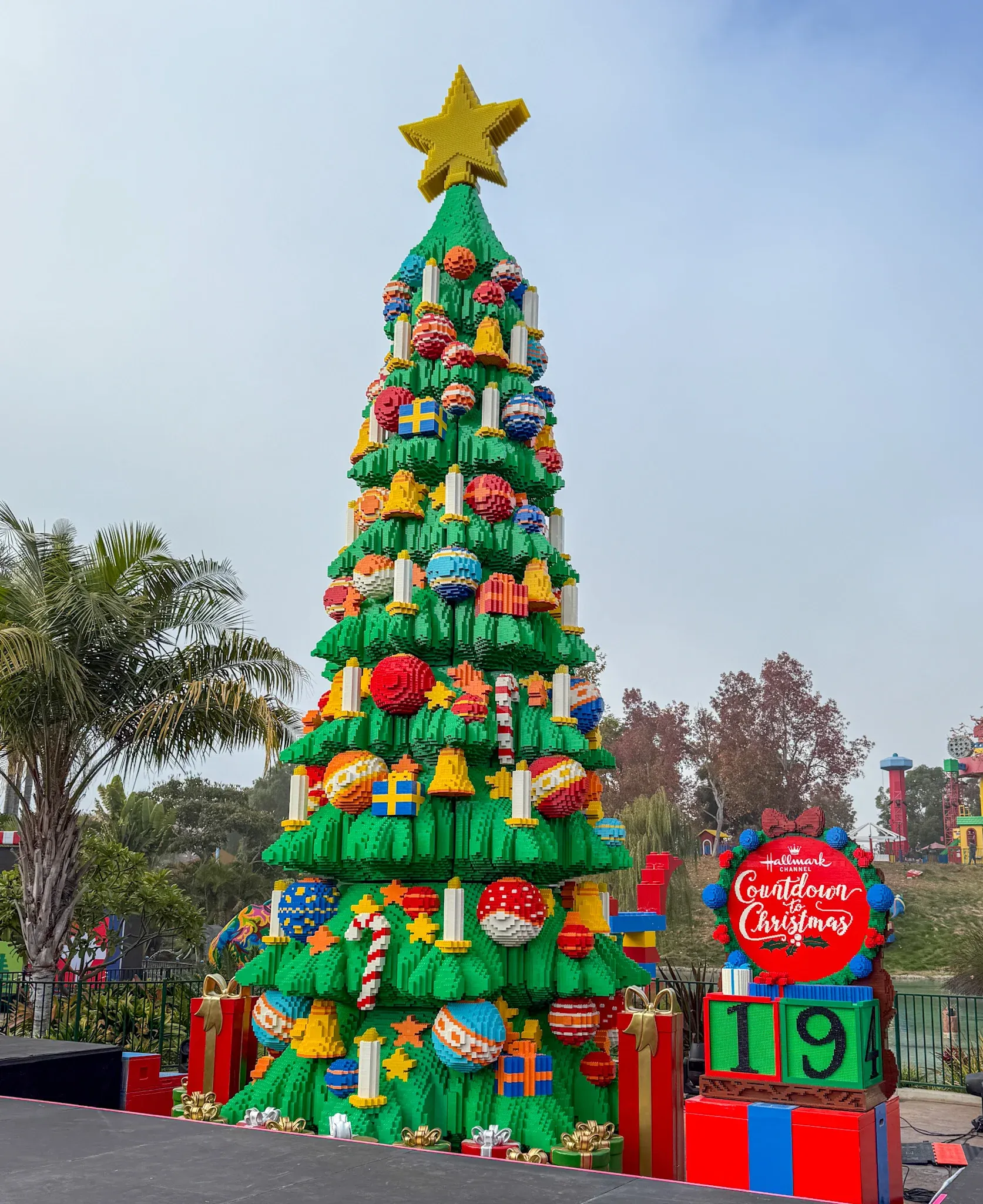 The LEGO Christmas tree with a countdown to Christmas!
